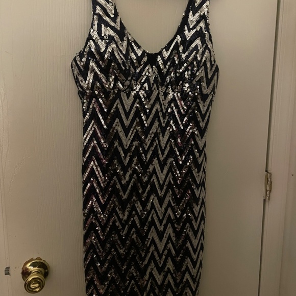 Sequin chevron dress - Picture 2 of 2